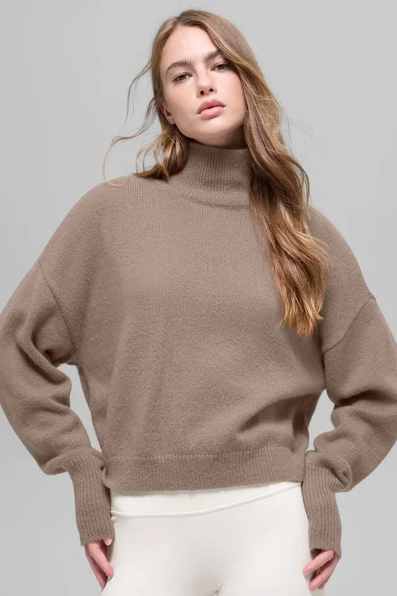 Krótki sweter z golfem New Class z wełny i kaszmiru – Chai Latte