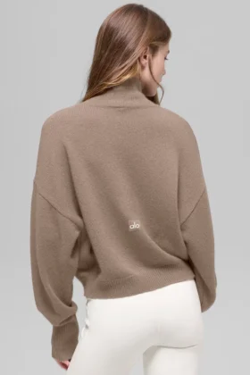 Krótki sweter z golfem New Class z wełny i kaszmiru – Chai Latte