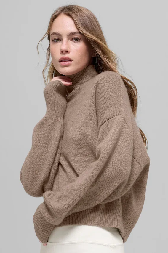 Krótki sweter z golfem New Class z wełny i kaszmiru – Chai Latte
