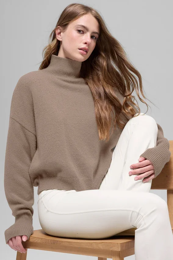 Krótki sweter z golfem New Class z wełny i kaszmiru – Chai Latte