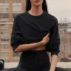 Krótki sweter z okrągłym dekoltem Sway – czarny