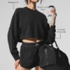 Krótki sweter z okrągłym dekoltem Sway – czarny