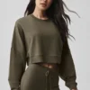 Krótki sweter z okrągłym dekoltem Sway – kolor drzewa oliwnego