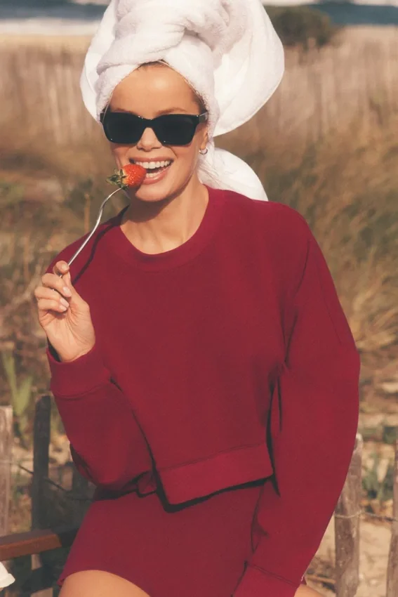 Krótki sweter z okrągłym dekoltem Sway – kolor Summer Romance Red
