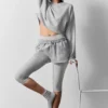 Krótki sweter z okrągłym dekoltem Sway – szary meliżanowy