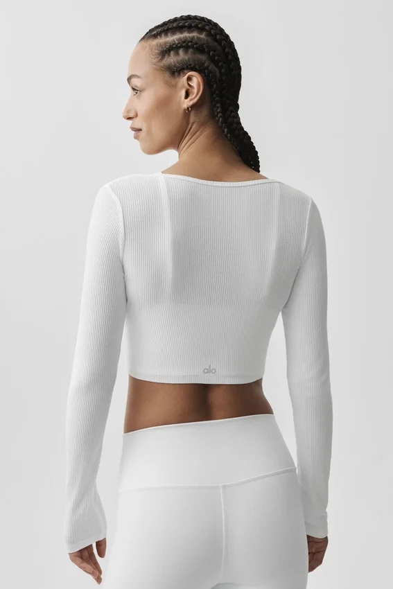 Krótki sweter z prążkowanej dzianiny „Whisper” – biały
