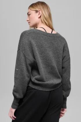 Krótki sweter z wełny i kaszmiru z dekoltem w serek z kolekcji New Class – platynowy szary