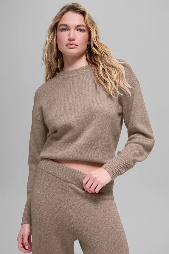 Krótki sweter z wełny i kaszmiru z okrągłym dekoltem z kolekcji New Class – Chai Latte