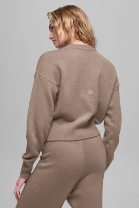 Krótki sweter z wełny i kaszmiru z okrągłym dekoltem z kolekcji New Class – Chai Latte