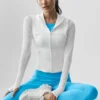 Kurtka Alo Softsculpt Superset z zamkiem na całej długości – biała