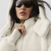 Kurtka „Foxy Sherpa” – kolor kości słoniowej