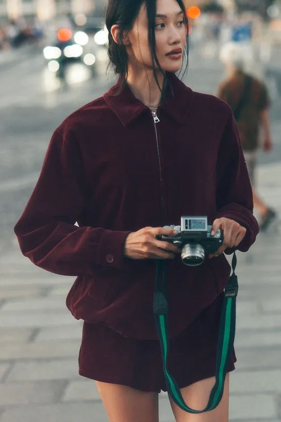 Kurtka „Micro Corduroy on Duty” – bordowa