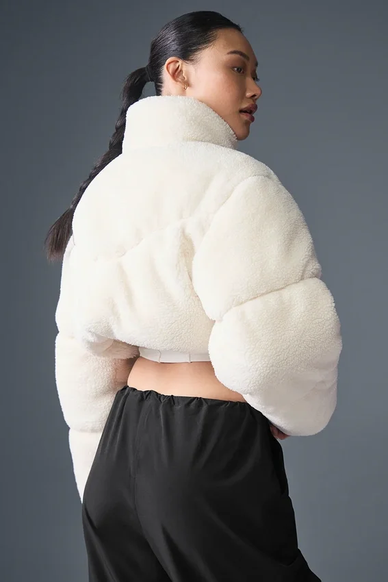 Kurtka puchowa Sherpa Main Act Corset – kolor kości słoniowej