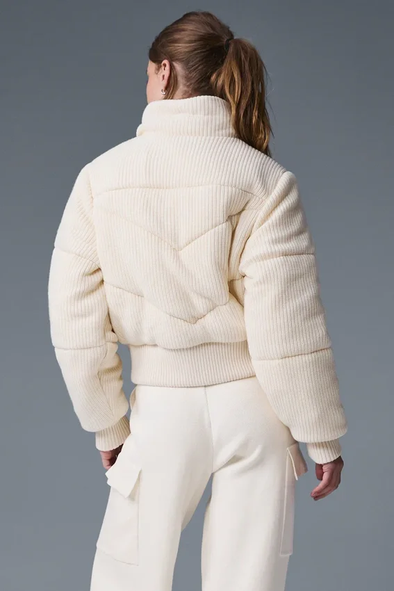 Kurtka puchowa typu „Darling Sweater” – kolor kości słoniowej