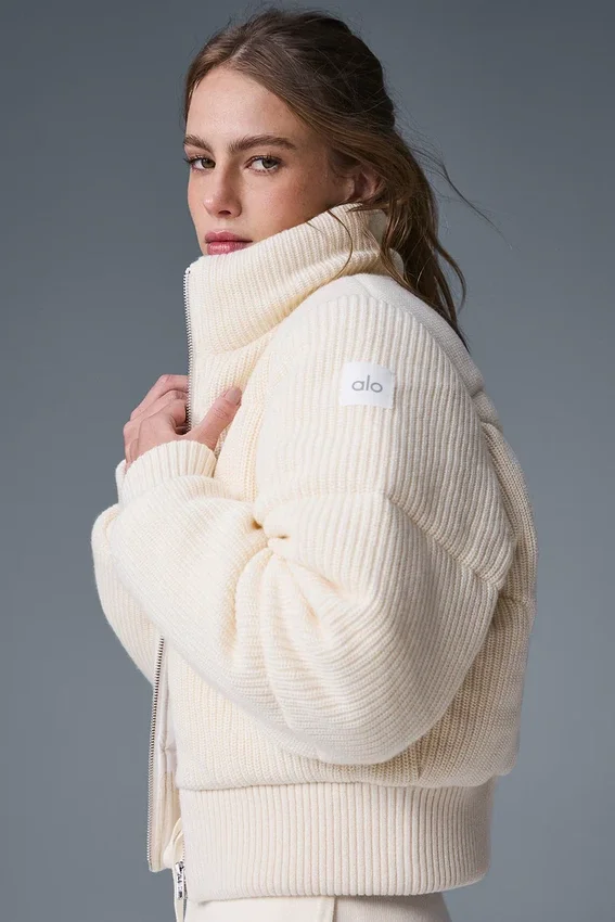 Kurtka puchowa typu „Darling Sweater” – kolor kości słoniowej