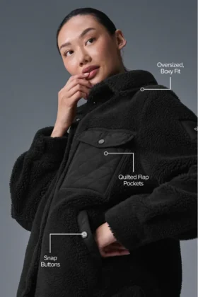 Kurtka typu „shacket” z wykończeniem z polaru Sherpa – czarna