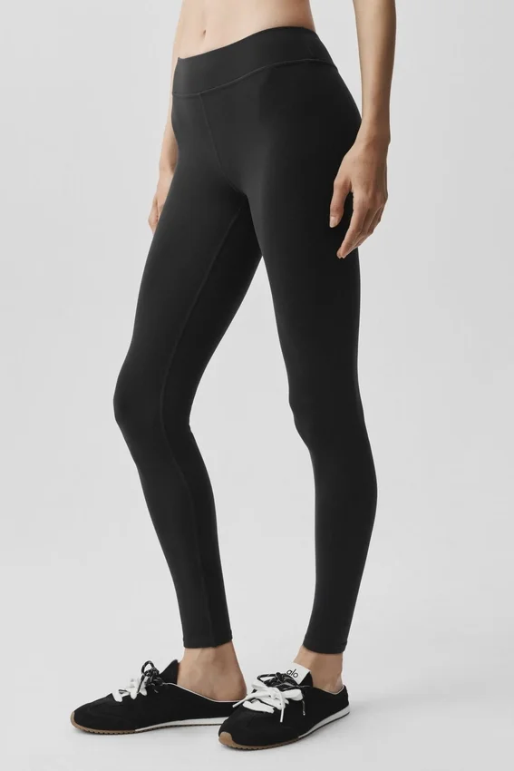 Legginsy Airbrush o średnim stanie i długości 7/8 – czarne