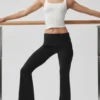 Legginsy Alo Softsculpt 7/8 z podwiniętymi nogawkami – czarne