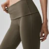 Legginsy Alo Softsculpt 7/8 z podwiniętymi nogawkami i rozszerzanymi nogawkami – Olive Tree