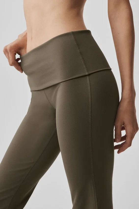 Legginsy Alo Softsculpt 7/8 z podwiniętymi nogawkami i rozszerzanymi nogawkami – Olive Tree