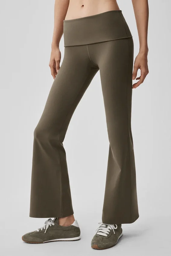 Legginsy Alo Softsculpt 7/8 z podwiniętymi nogawkami i rozszerzanymi nogawkami – Olive Tree