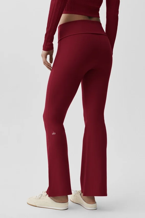 Legginsy Alo Softsculpt 7/8 z podwiniętymi nogawkami i rozszerzanymi nogawkami – Summer Romance Red