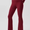 Legginsy Alo Softsculpt 7/8 z podwiniętymi nogawkami i rozszerzanymi nogawkami – Summer Romance Red