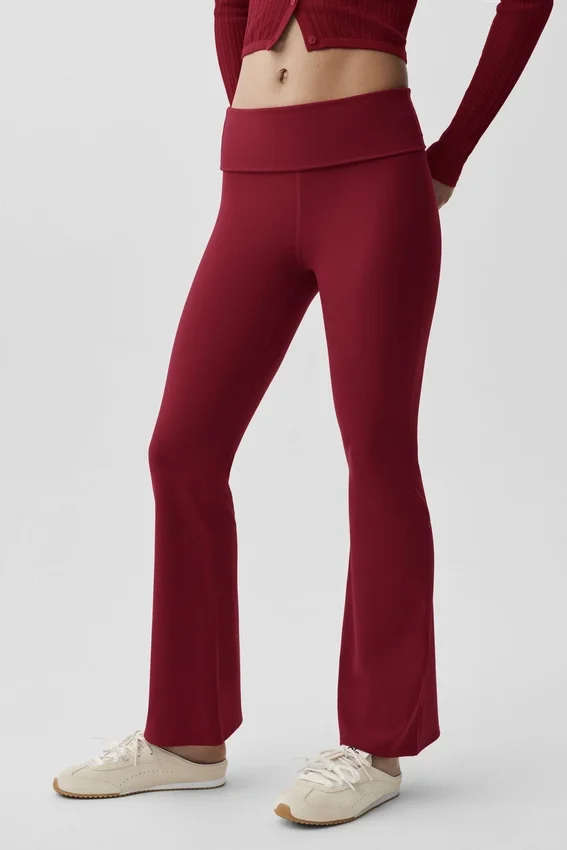 Legginsy Alo Softsculpt 7/8 z podwiniętymi nogawkami i rozszerzanymi nogawkami – Summer Romance Red