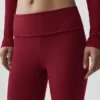 Legginsy Alo Softsculpt 7/8 z podwiniętymi nogawkami i rozszerzanymi nogawkami – Summer Romance Red
