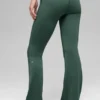 Legginsy Alo Softsculpt 7/8 z podwiniętymi nogawkami – kolor Clover Green