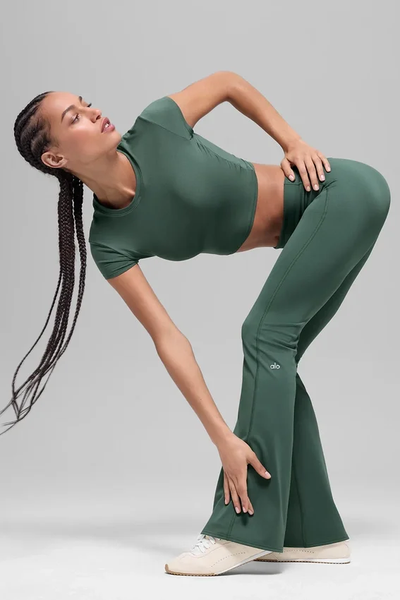 Legginsy Alo Softsculpt 7/8 z podwiniętymi nogawkami – kolor Clover Green