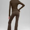 Legginsy Alo Softsculpt z podwiniętym dołem i rozszerzanymi nogawkami – Espresso