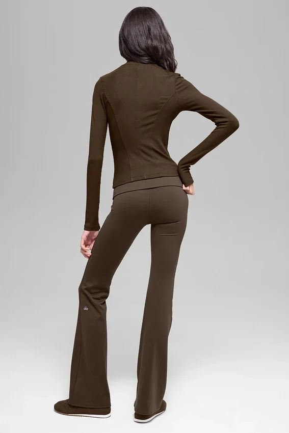 Legginsy Alo Softsculpt z podwiniętym dołem i rozszerzanymi nogawkami – Espresso