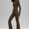 Legginsy Alo Softsculpt z podwiniętym dołem i rozszerzanymi nogawkami – Espresso