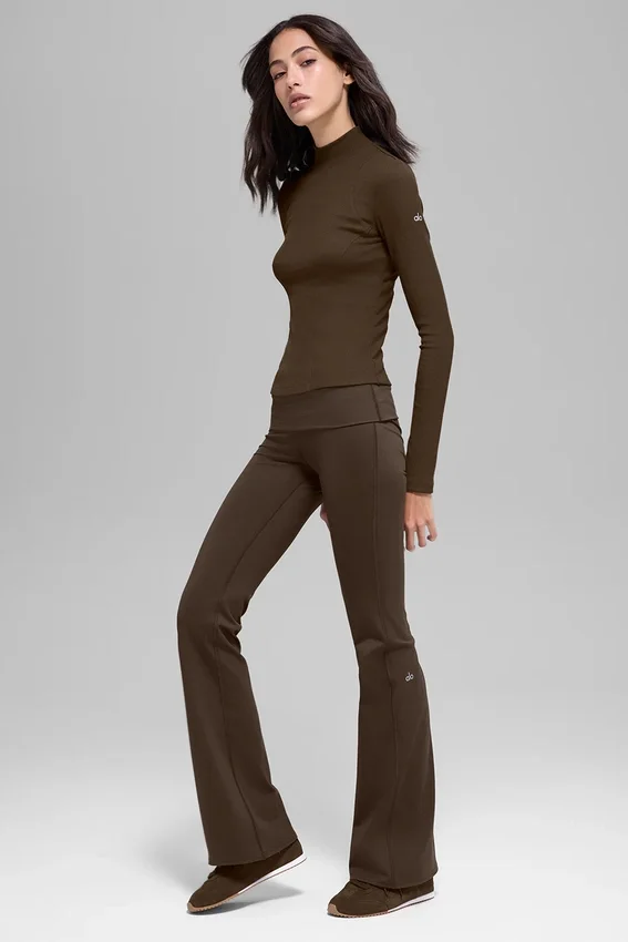Legginsy Alo Softsculpt z podwiniętym dołem i rozszerzanymi nogawkami – Espresso