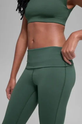 Legginsy Alo Softsculpt z podwiniętym pasem i rozszerzanymi nogawkami – kolor Clover Green