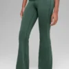 Legginsy Alo Softsculpt z podwiniętym pasem i rozszerzanymi nogawkami – kolor Clover Green