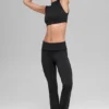 Legginsy Alo Softsculpt z podwiniętymi nogawkami – czarne