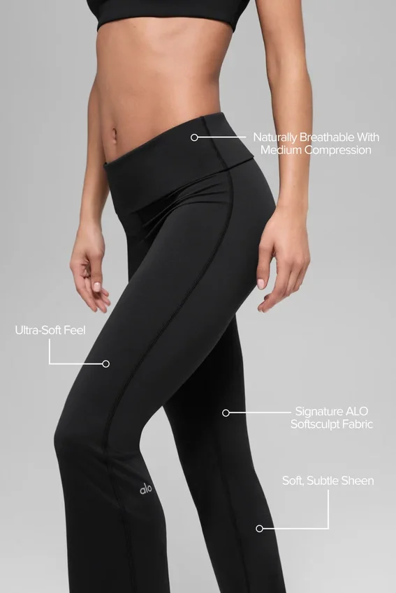 Legginsy Alo Softsculpt z podwiniętymi nogawkami – czarne