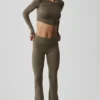 Legginsy Alo Softsculpt z podwiniętymi nogawkami i rozszerzanymi nogawkami – Olive Tree