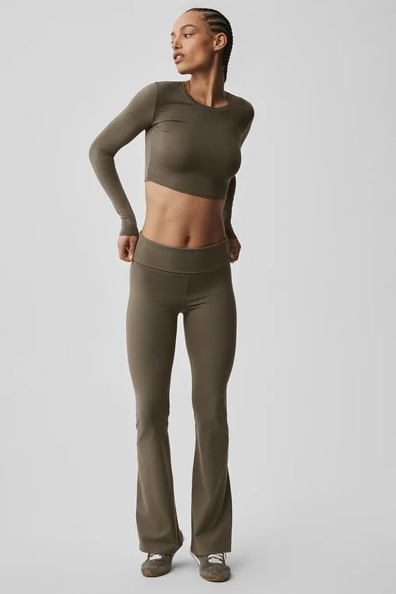 Legginsy Alo Softsculpt z podwiniętymi nogawkami i rozszerzanymi nogawkami – Olive Tree