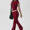 Legginsy Alo Softsculpt z podwiniętymi nogawkami i rozszerzanymi nogawkami – Summer Romance Red