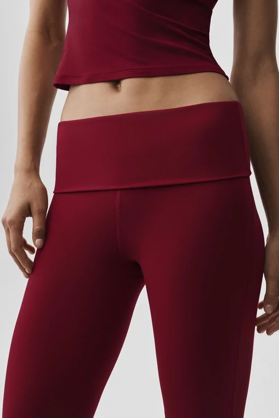 Legginsy Alo Softsculpt z podwiniętymi nogawkami i rozszerzanymi nogawkami – Summer Romance Red