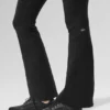 Legginsy High-Waist Airbrush z nogawkami typu bootcut o długości 7/8 – czarne