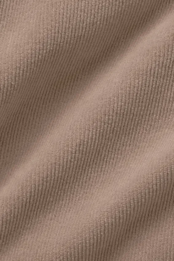 Mikro-kordowa kurtka puchowa „Dreamy” – Chai Latte