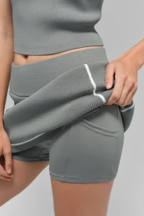 Mini spódniczka Highline z prążkowanej dzianiny sweterkowej – Lunar Grey/White