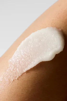 Peeling do pielęgnacji ciała „Renew & Glow”