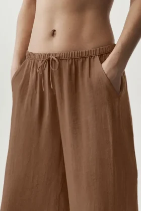 Półprzezroczyste High-Waist spodnie z prostymi nogawkami z kolekcji „Golden Hour” – kolor „Sun Kissed Brown”