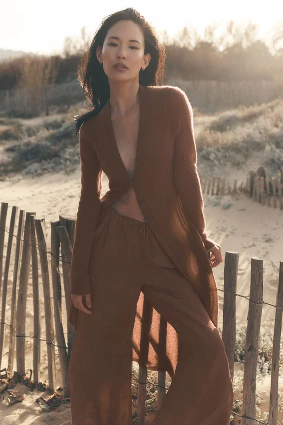 Półprzezroczyste High-Waist spodnie z prostymi nogawkami z kolekcji „Golden Hour” – kolor „Sun Kissed Brown”