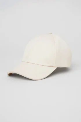 Satynowa czapka Off-Duty – kremowa